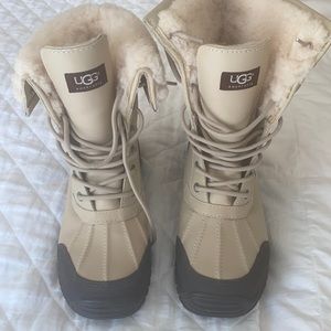 NWOT Ugg 
Women's
ADIRONDACK III BOOT